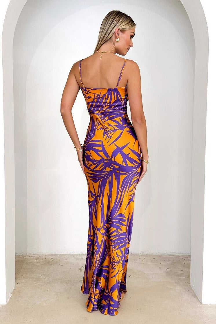 Maxikleid mit V-Ausschnitt und Blumenmuster in Lila
