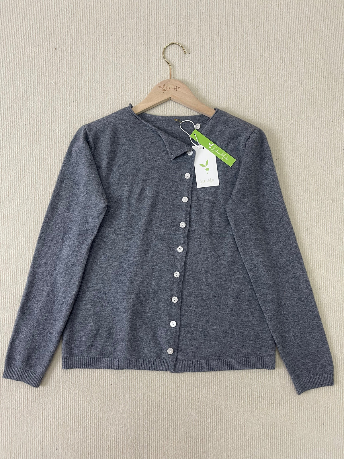 Einfacher Schlichter Pullover Mit Langen Ärmeln