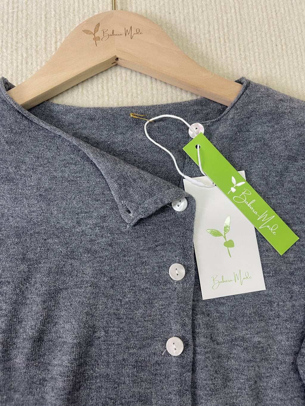 Einfacher Schlichter Pullover Mit Langen Ärmeln