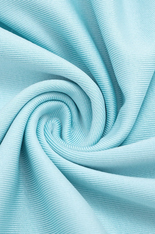 Rückenfreies Maxikleid mit Neckholder, Schlitz und Druck in Blau