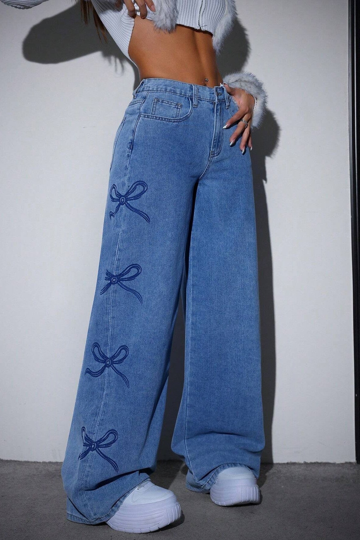 Jeans mit hoher Taille, Bindedetail und Schleifendetail