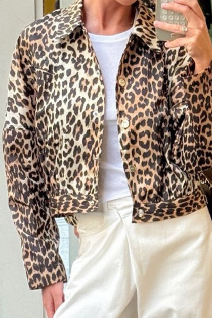 Jacke mit kurzem Schnitt, Reißverschluss und Leopardenmuster