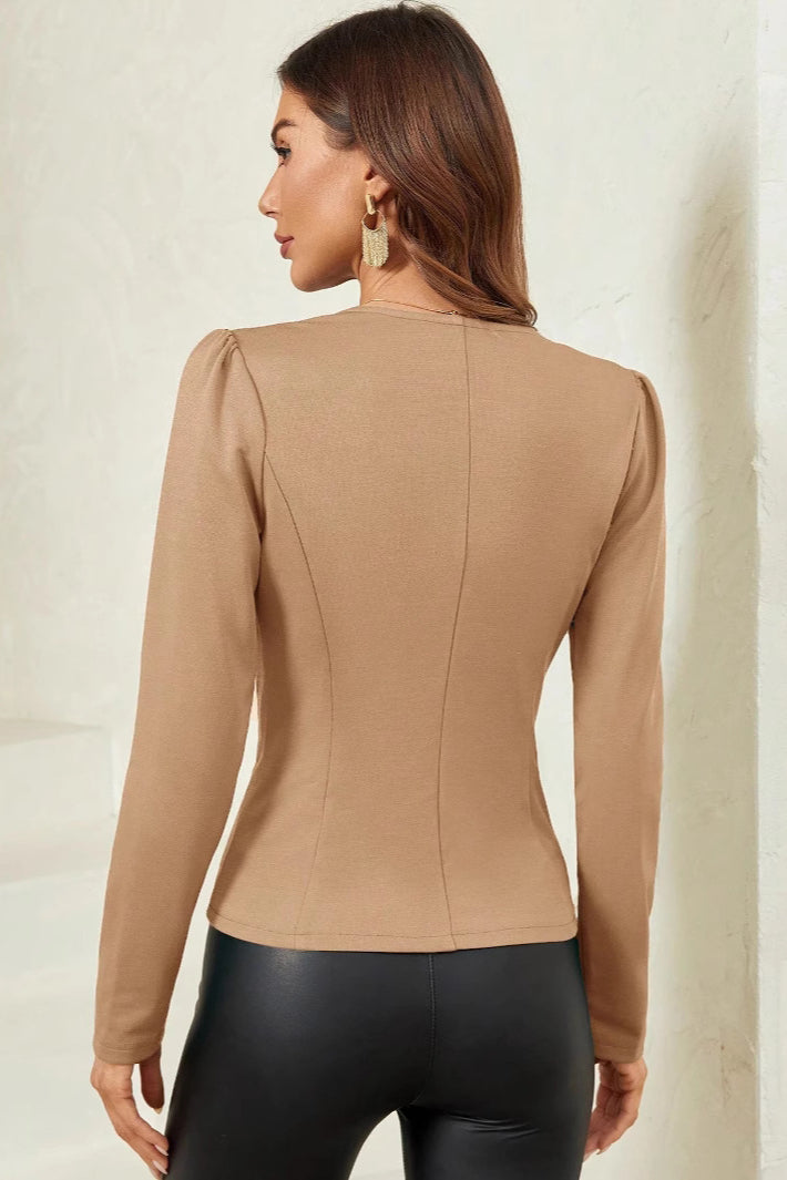 Figurbetonter Blazer mit Knopfdetails
