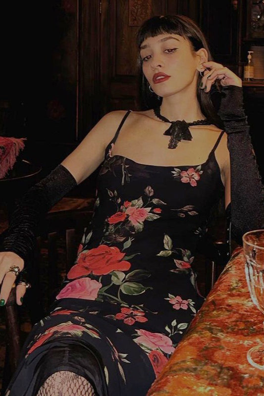 Figurbetontes Maxikleid mit Blumenmuster und hoher Taille in Schwarz