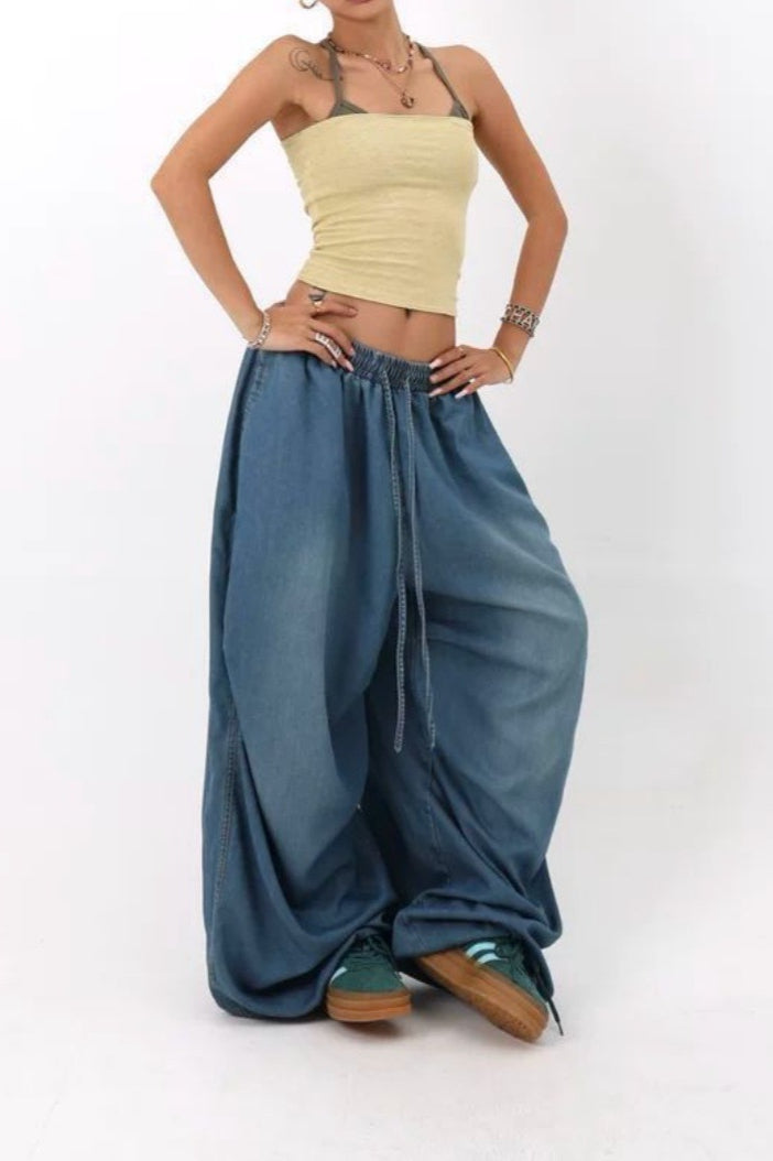 Locker geschnittene Jeans mit weitem Bein