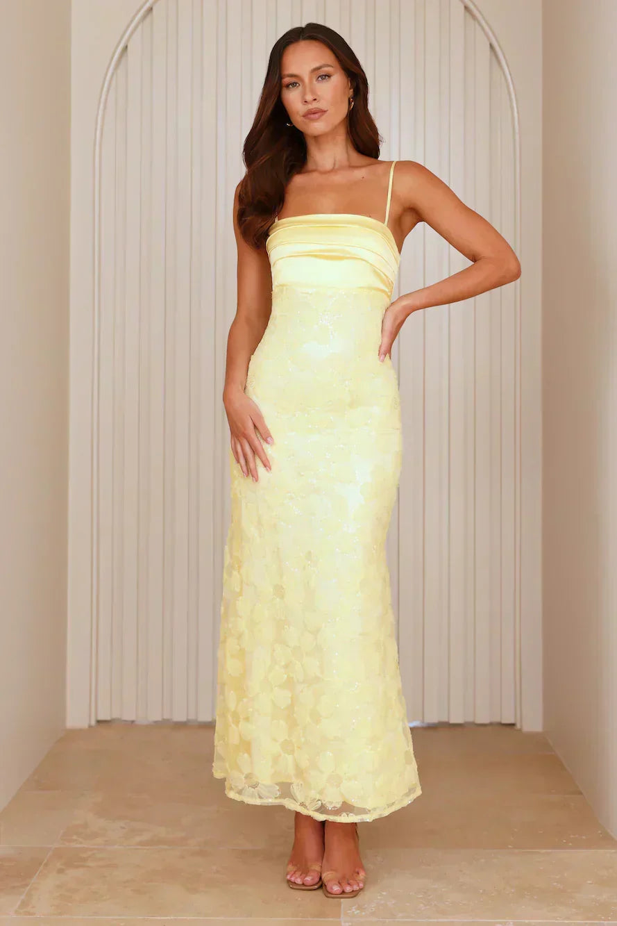 Satin-Maxikleid mit Pailletten und Mesh-Akzenten
