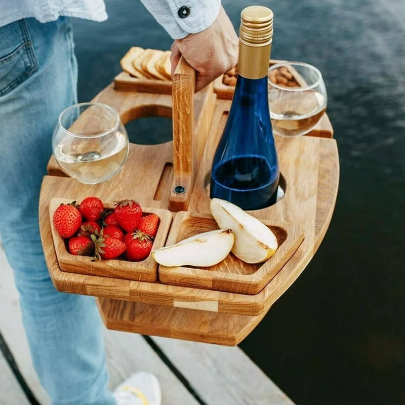 Eleganter Holztisch für Picknick und Wein – Funktional und Luxuriös