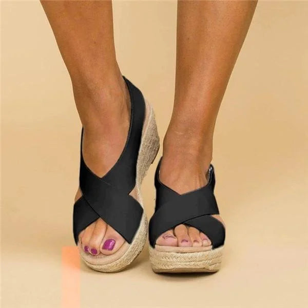 Chice Keil-Sandalen inklusive überkreuzten Riemen – Bequemer Sommerstil