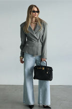 Blazer mit V-Ausschnitt und Knopfdetails