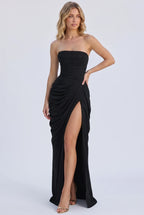 Splitted – Spitzen-Maxikleid mit Beinschlitz und Korsett-Schnürung