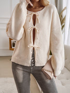 Locker geschnittener Pullover mit Bindedetail und Knopfdetails