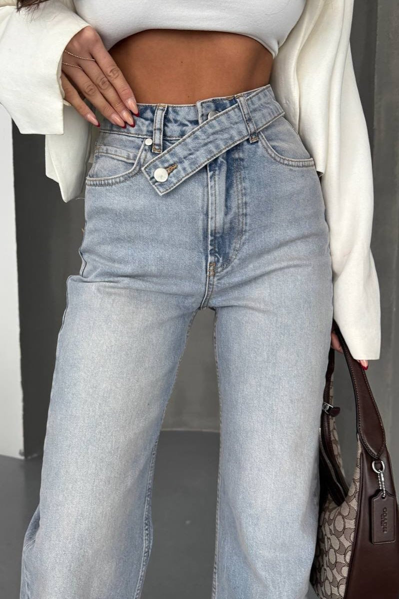 Jeans mit geradem Schnitt und Denim