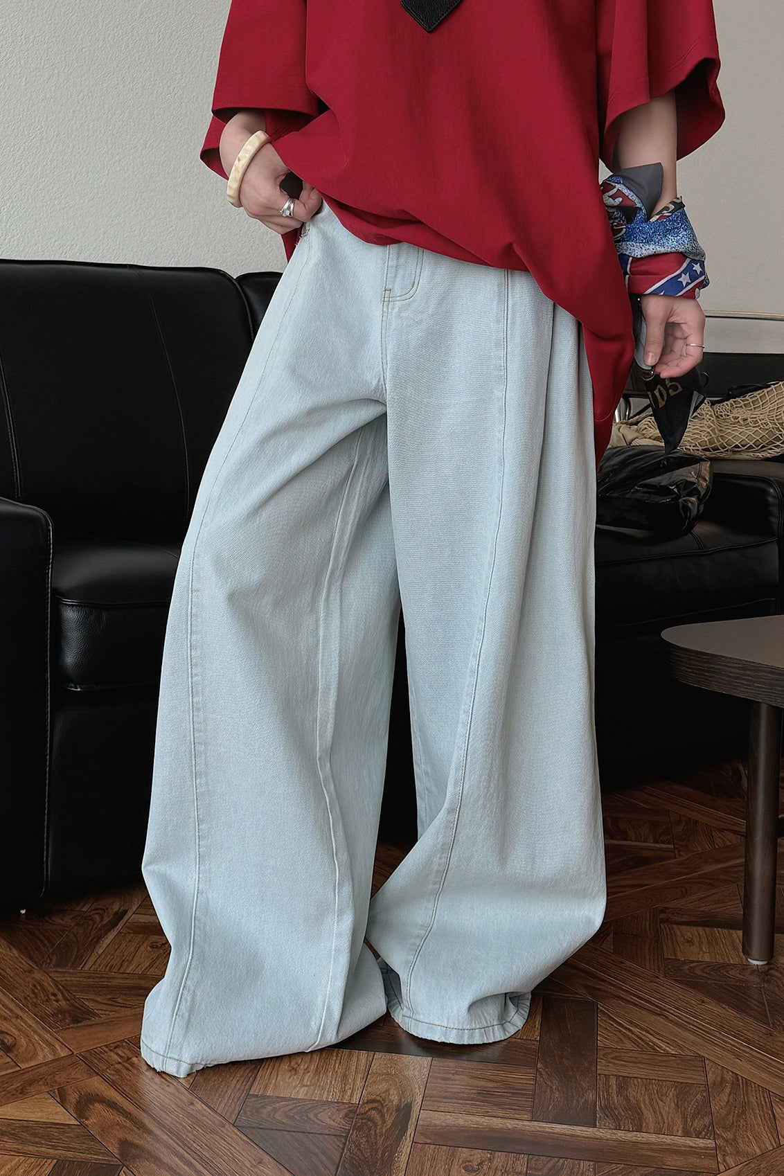 Jeans mit ausgestelltem Schnitt und Denim