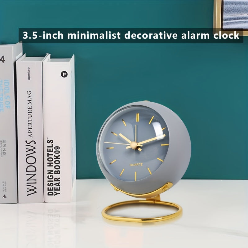 Nordic Silent Desk Clock: Leuchtende Zeiger & Metallrahmen