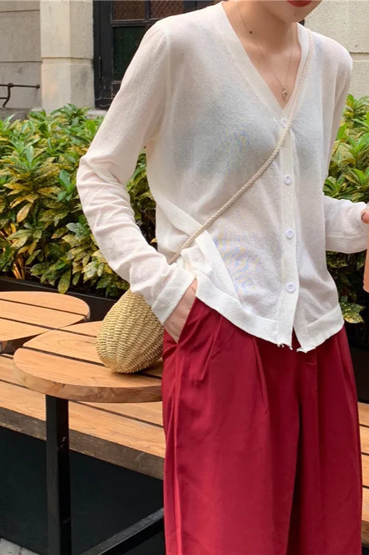 Strickjacke mit V-Ausschnitt und Strickstruktur in Lila