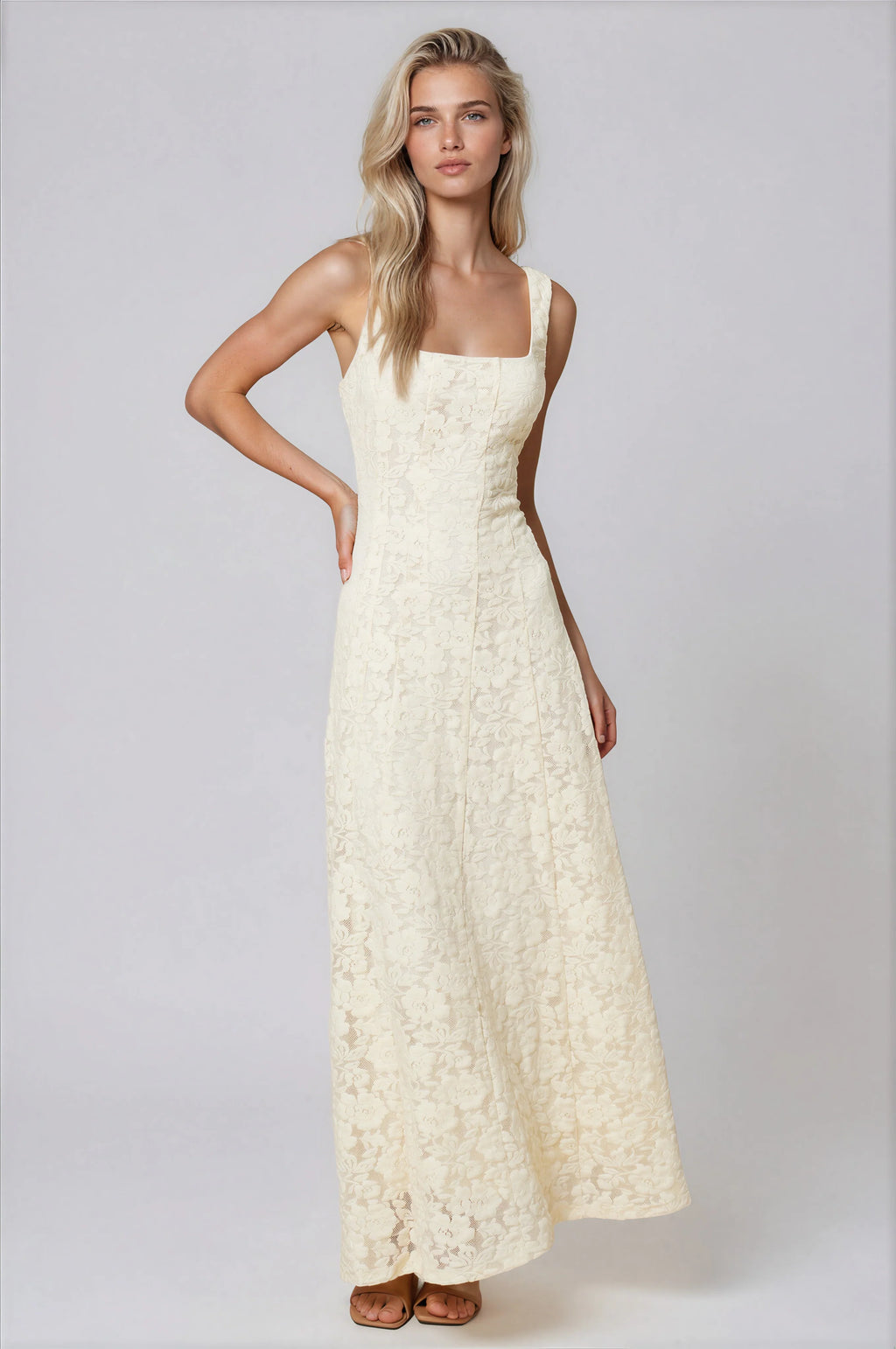 Petunia – Spitzen-Maxikleid mit eckigem Ausschnitt und A-Linien-Rock