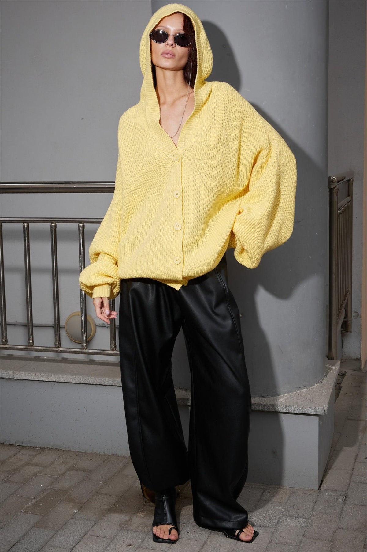 Hoodie mit Knopfdetails
