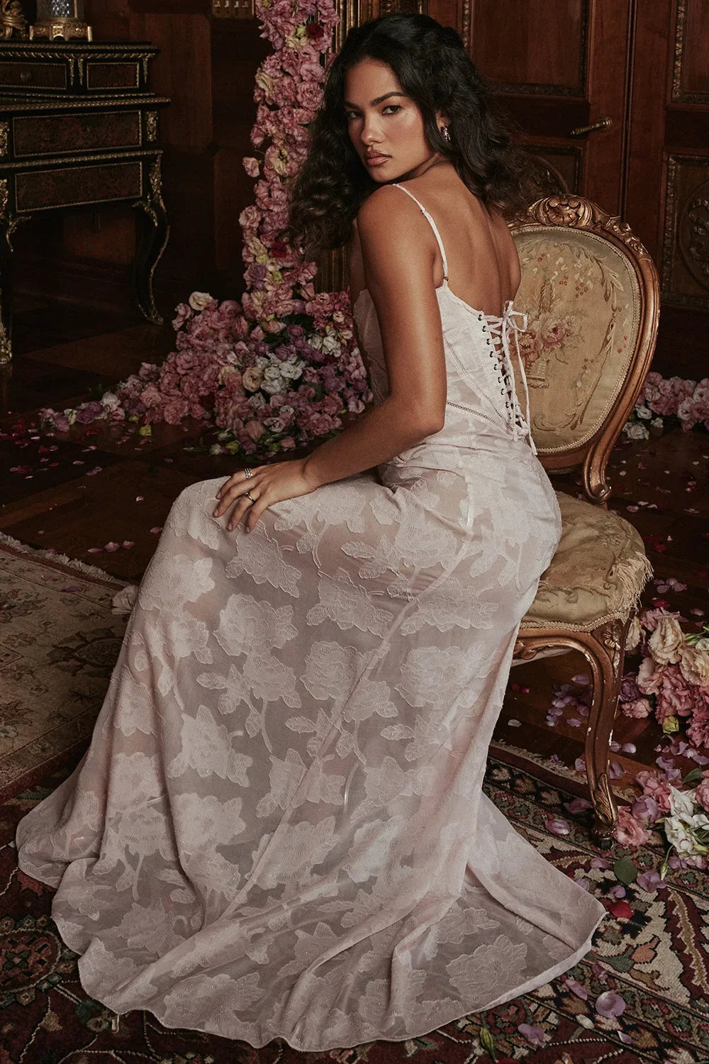 Damen Maxikleid mit Blumenapplikationen und Spaghettiträgern