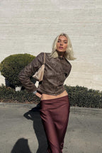 Figurbetonte Jacke mit Leder und Wildleder