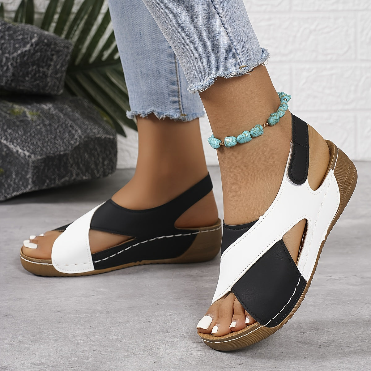Verstellbare orthopädische Sandalen: Unterstützender Komfort für Frauen