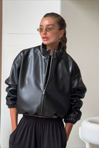 Jacke mit Kunstleder in Schwarz figurbetont