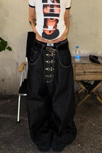 Jeans mit weitem Bein und Knopfdetails