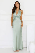 Spiced – Satin-Maxikleid mit V-Ausschnitt und Neckholder