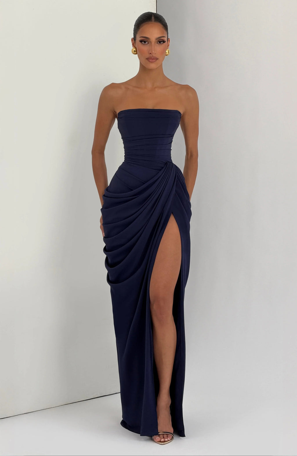 Damen Abendkleid trägerlos mit Drapierung und Beinschlitz