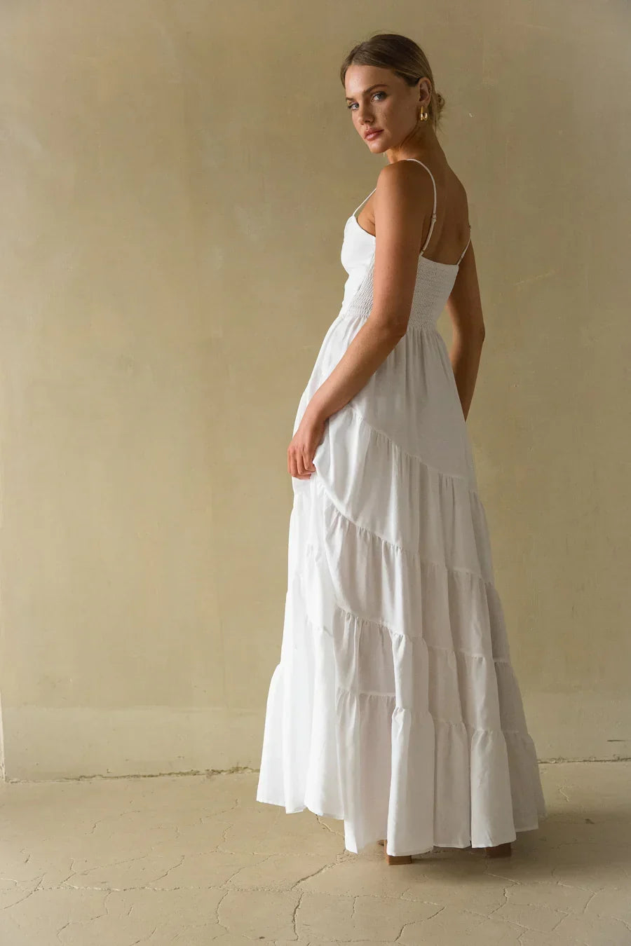 Donna – Maxikleid mit Volants und Smok-Einsatz