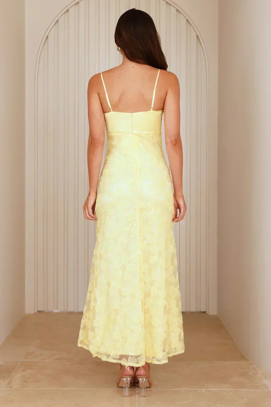 Satin-Maxikleid mit Pailletten und Mesh-Akzenten