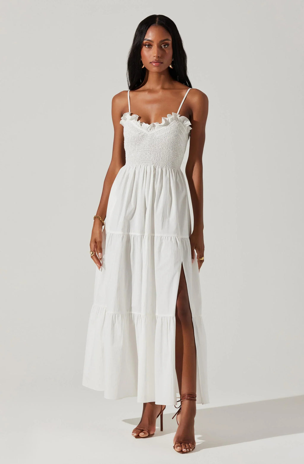 Seraphine – Maxikleid mit Rüschen und Beinschlitz