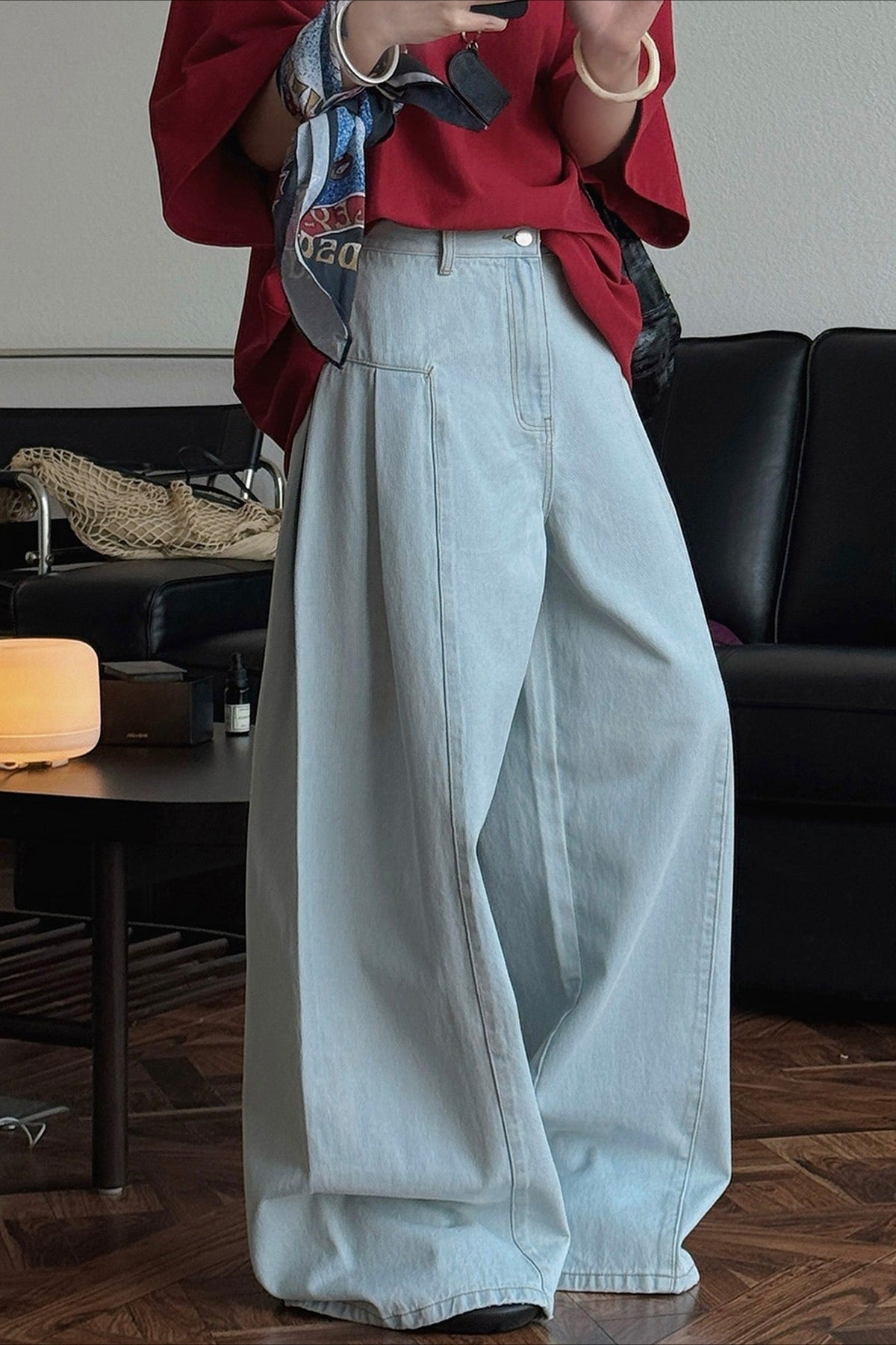 Jeans mit ausgestelltem Schnitt und Denim