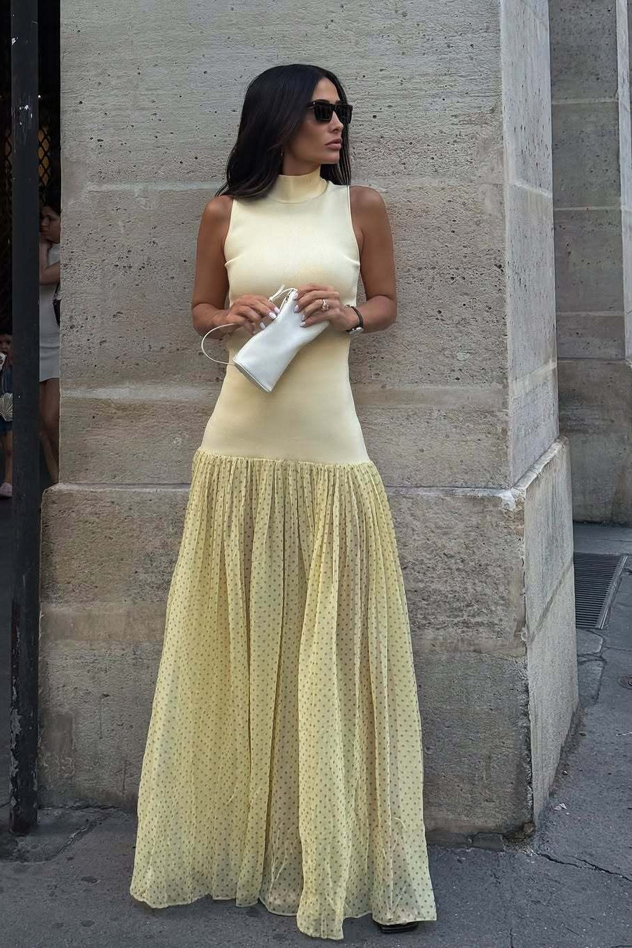 Ärmelloses Kleid mit Netzdetails