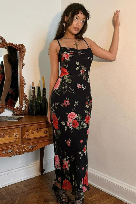 Figurbetontes Maxikleid mit Blumenmuster und hoher Taille in Schwarz