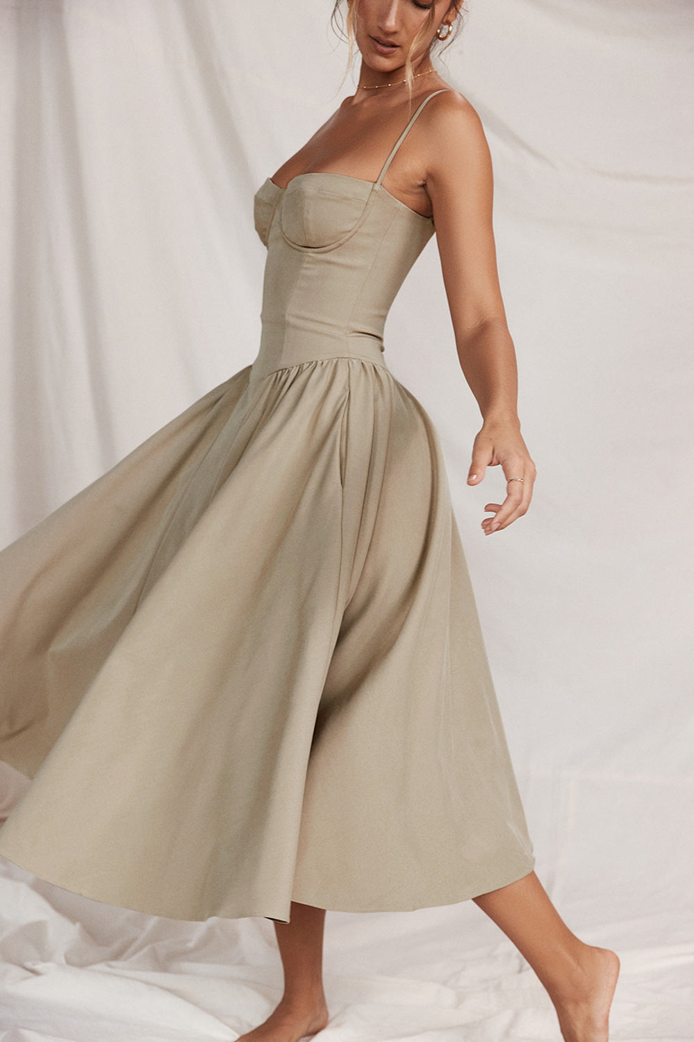 Figurbetontes Midikleid in Marineblau