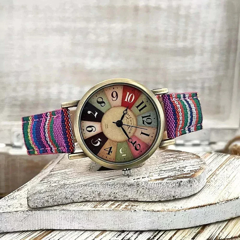 Luna Retro Uhr – Für einen Buntes sowie Verspieltes Styling