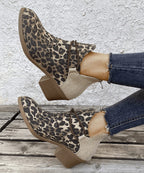 Stiefel im Leoparden-Print mit spitzer Zehenpartie