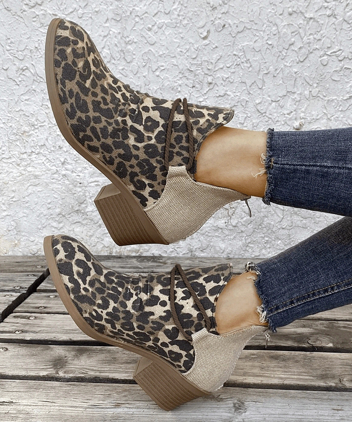 Stiefel im Leoparden-Print mit spitzer Zehenpartie
