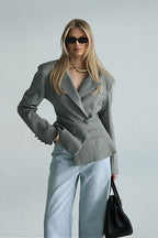 Blazer mit V-Ausschnitt und Knopfdetails