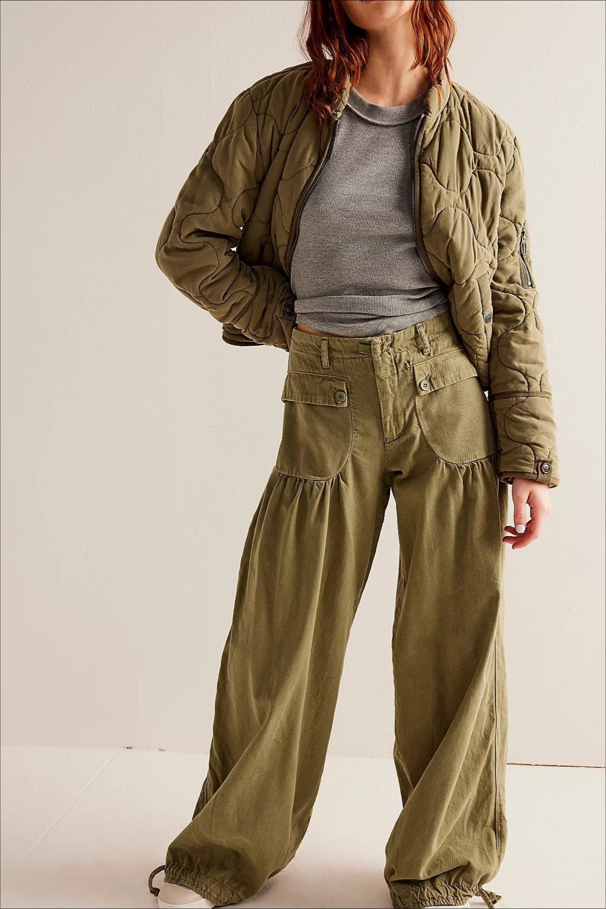 Jeans mit weitem Bein und Raffung in Dunkelblau