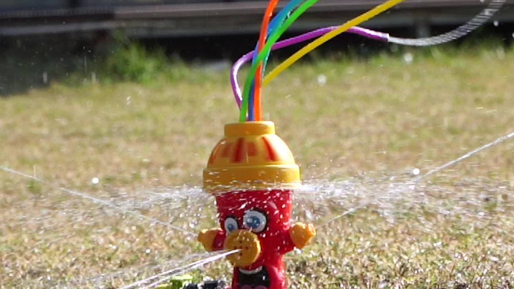 Verspielter Wassersprenger Feuerwehrhydrant – Spaß sowie Erfrischung für Kinder