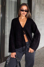 Strickjacke mit V-Ausschnitt, Bindedetail und Strickstruktur