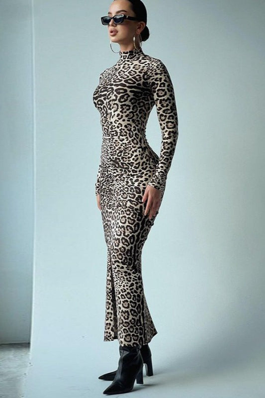 Maxikleid mit langen Ärmeln und Leopardenmuster in Schwarz