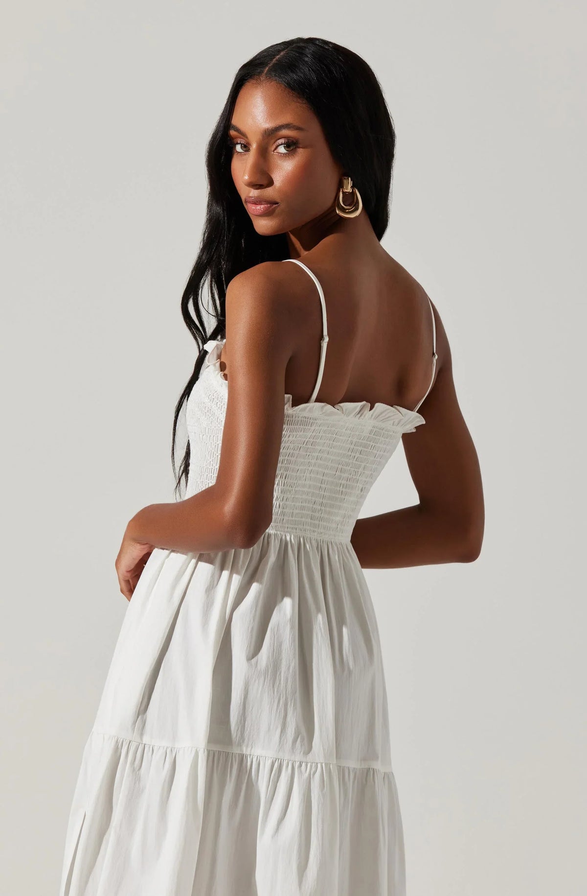 Seraphine – Maxikleid mit Rüschen und Beinschlitz
