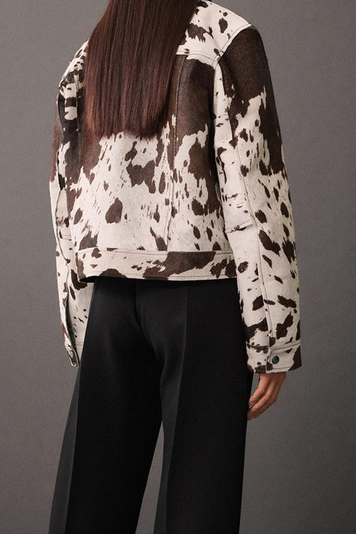 Asymmetrischer Mantel mit Druck