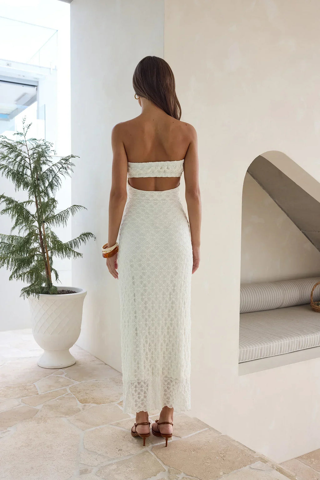 Schulterfreies Maxikleid mit Cut-outs