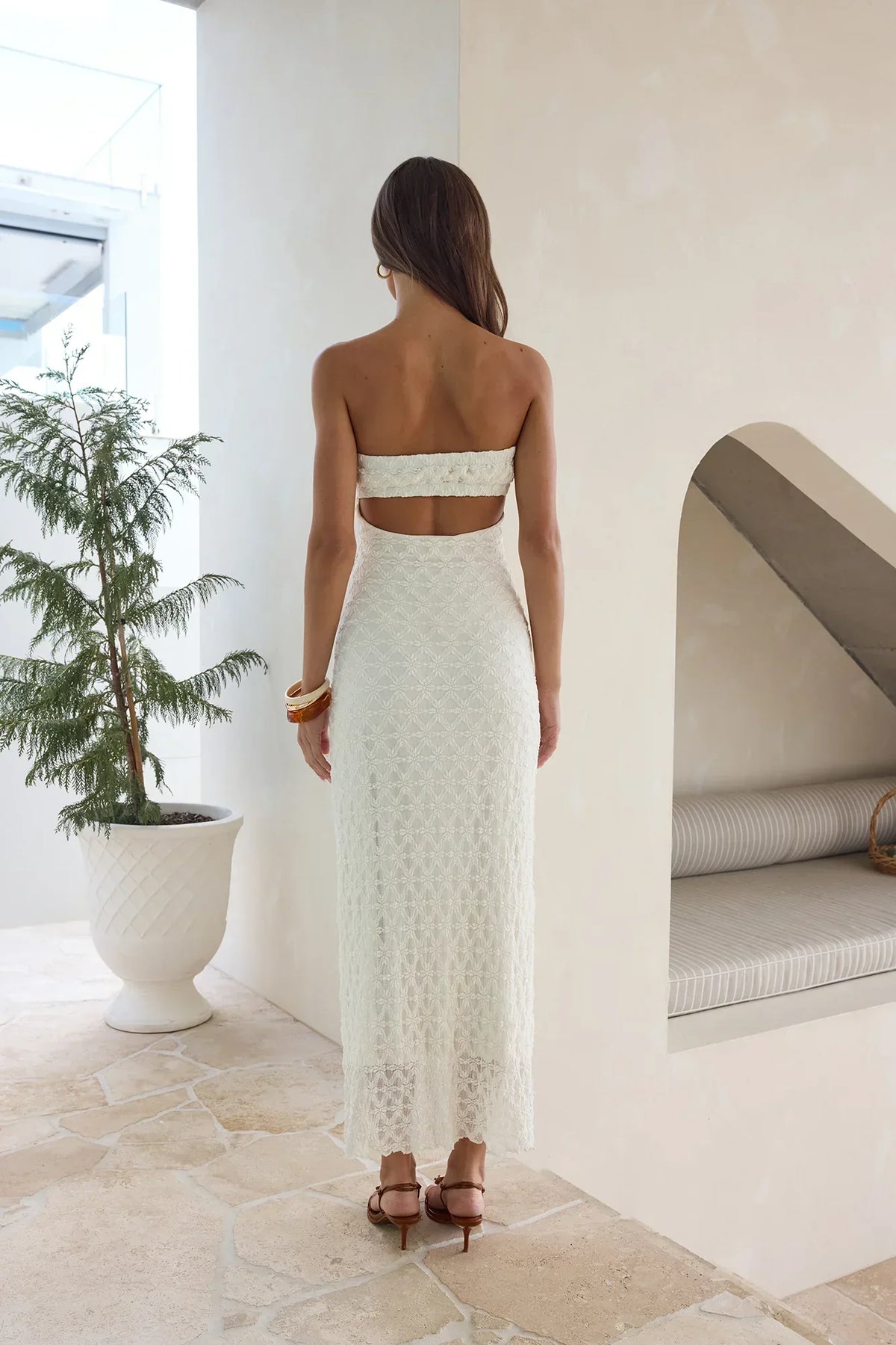 Schulterfreies Maxikleid mit Cut-outs