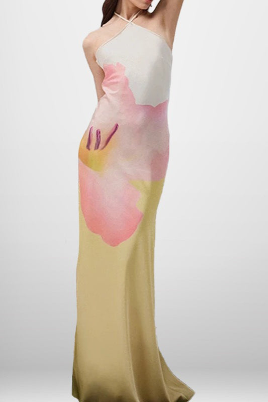 Figurbetontes Maxikleid mit Blumenmuster in Weiß mit Rückenfrei