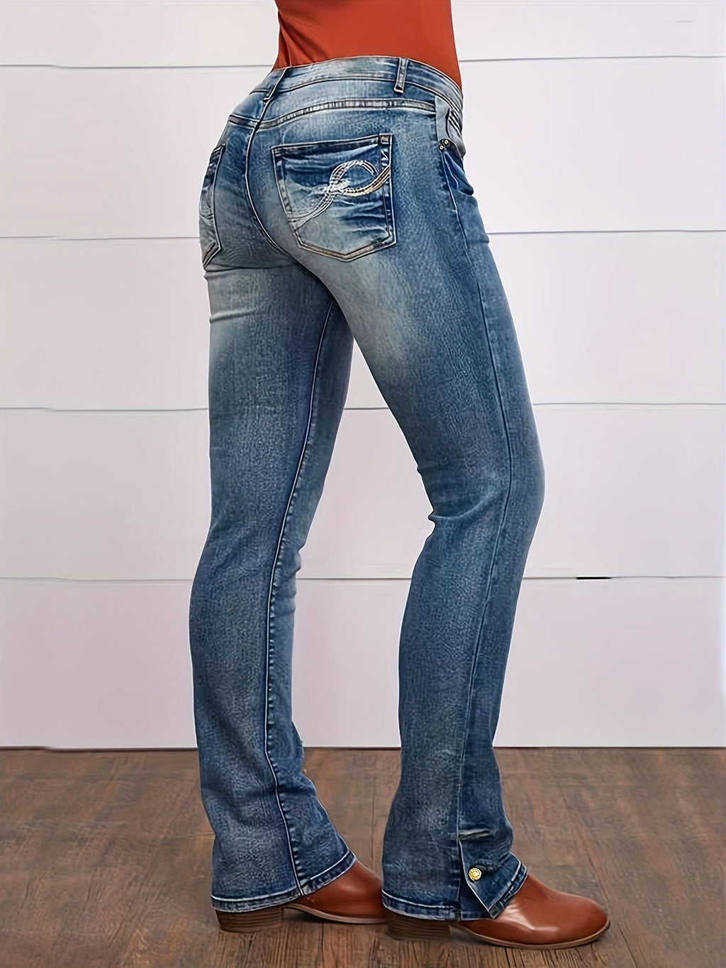 Bootcut-Jeans mit aufgesetzten Taschen