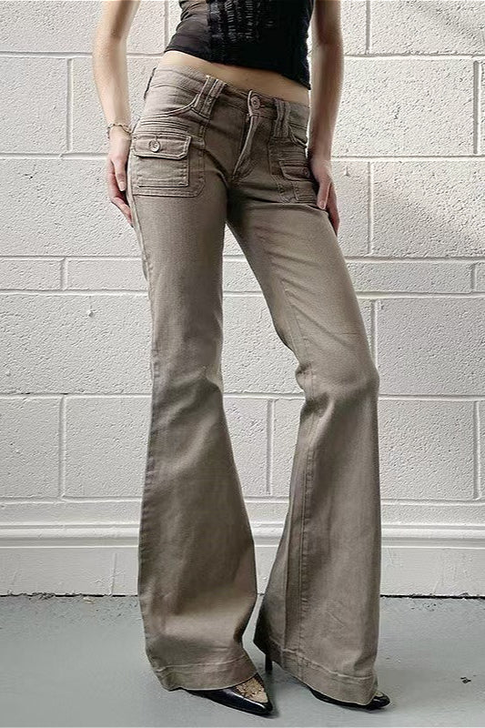 Jeans mit ausgestelltem Schnitt und niedriger Taille in Khaki